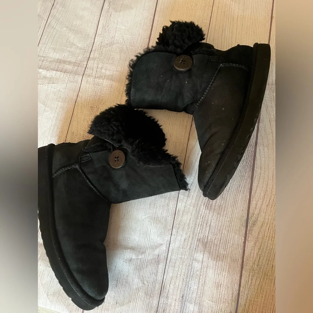 Ugg button accent black suede boots sz 7